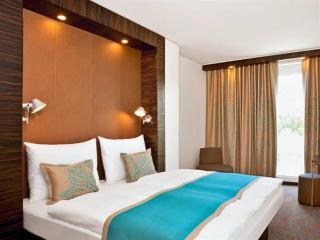 Hotel Motel One Muenchen-Campus Munich