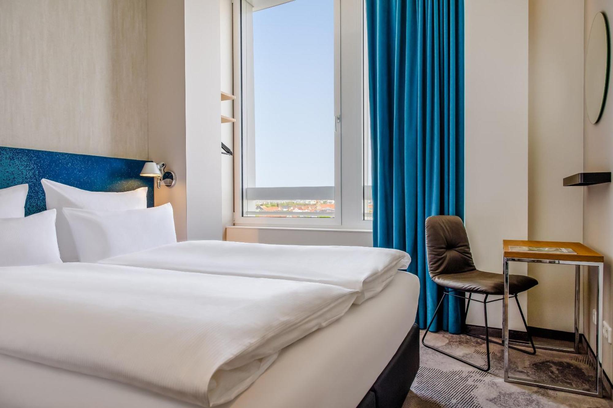 Hotel One München-campus 3*